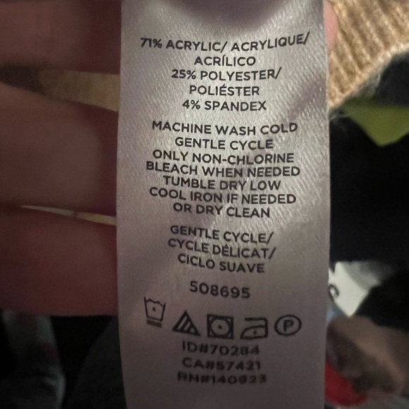 🆕 New Listing! Light Tan Soft sweater in waffle design - Picture 7 of 7